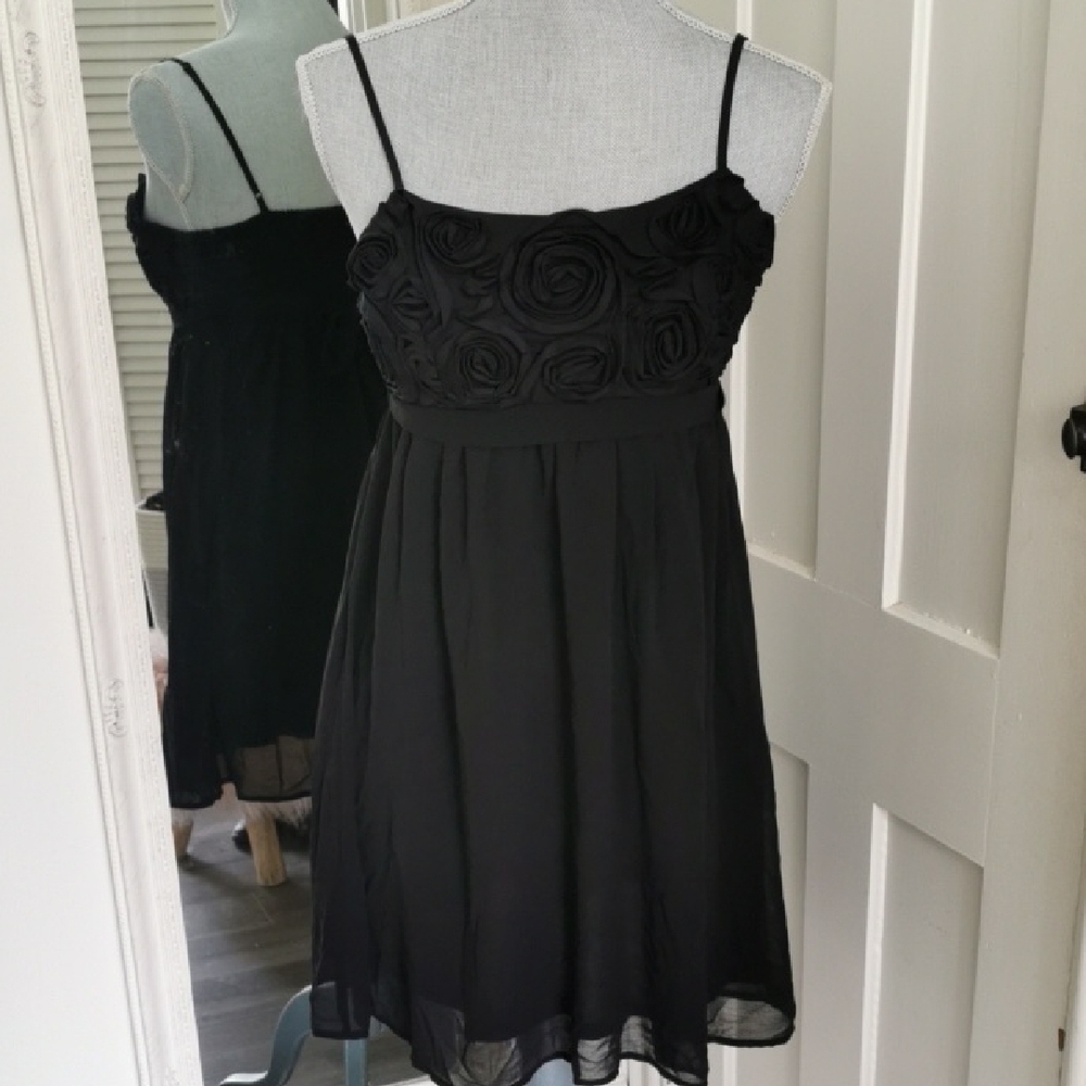 NWT XX1 black rosette romantic midi cocktail dress. Size M